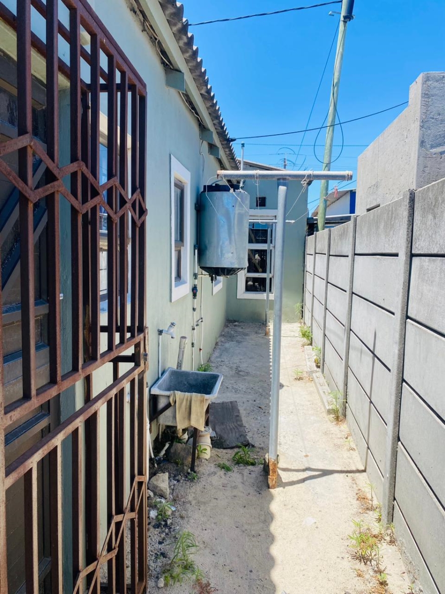 2 Bedroom Property for Sale in Kuyasa Western Cape